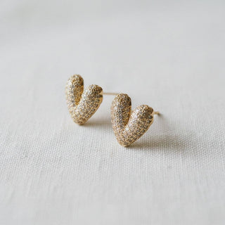 CHARMING HEART STUDS