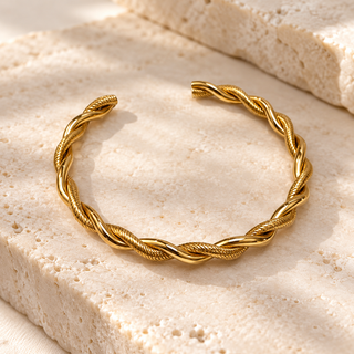 TWISTED CUFF