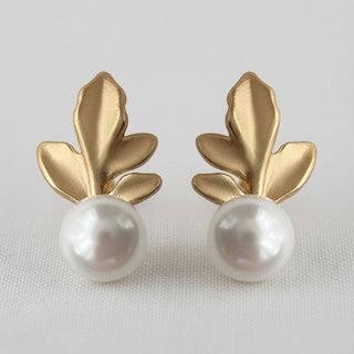 ELEGANT LEAF STUDS