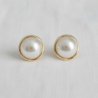 PEARL STUDS